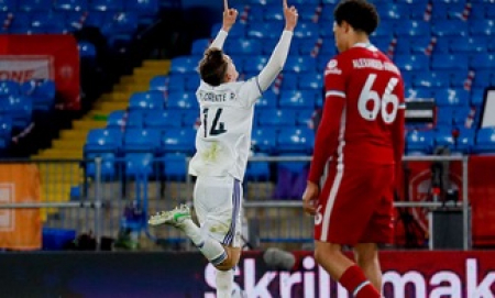 Leeds celebra su empate ante 