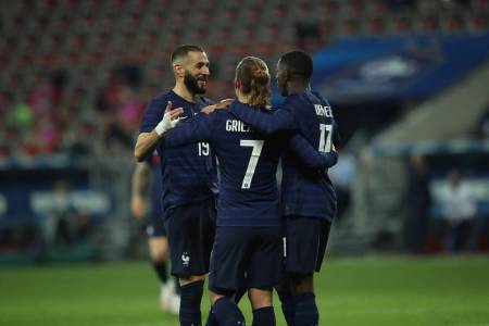 (VIDEO) Francia goleó a Galés en el regreso de Benzema a 'Les Blues'