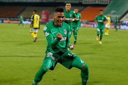Hinchas del Atlético Nacional y su fuerte reclamo a Jonatan Álvez